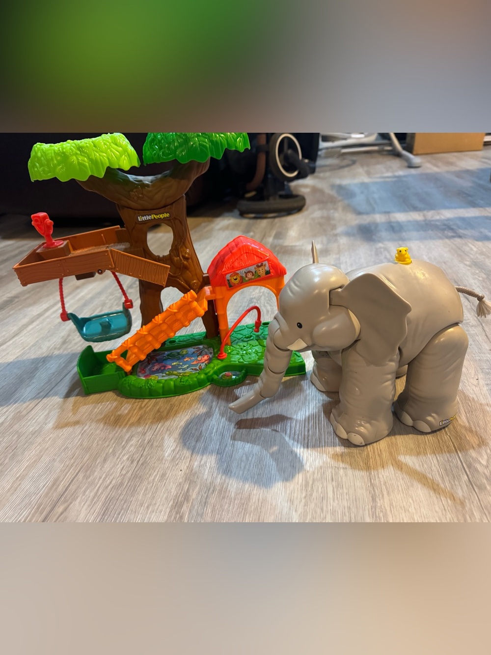 Fisher-Price Little People big animal Play-set with large grey Elephant